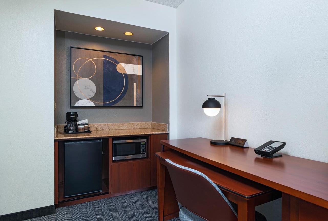 Courtyard By Marriott Dallas Richardson At Spring Valley Kültér fotó